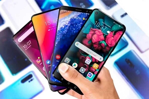 کمبود کالا به افزایش قیمت موبایل و لب تاپ منجر می‌شود؟