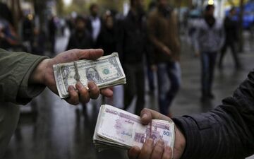 با ادامه وضعیت بازار ارز، فروپاشی اقتصادی نزدیک است