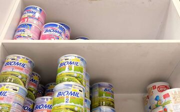 زنگ هشدار کمبود شیرخشک در کشور/طلب نجومی داروخانه‌ها از بیمه