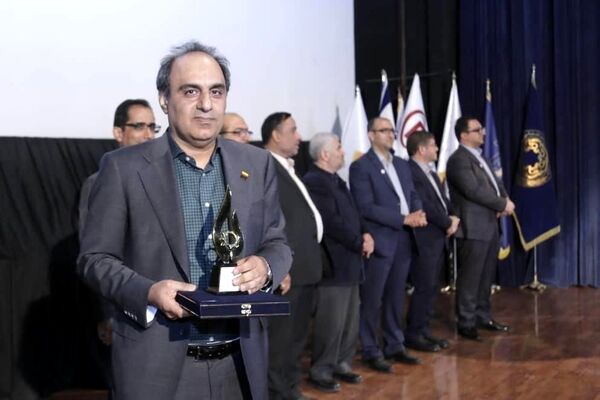 تندیس بلورین سطح ۲ جایزه ملی تعالی نگهداری برای فولاد خوزستان