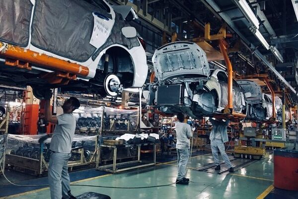 قیمت‌گذاری دستوری خودرو؛ از آغاز تا بحران