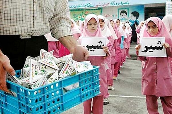 توزیع شیرمدارس نیازمند ۹ همت اعتبار 