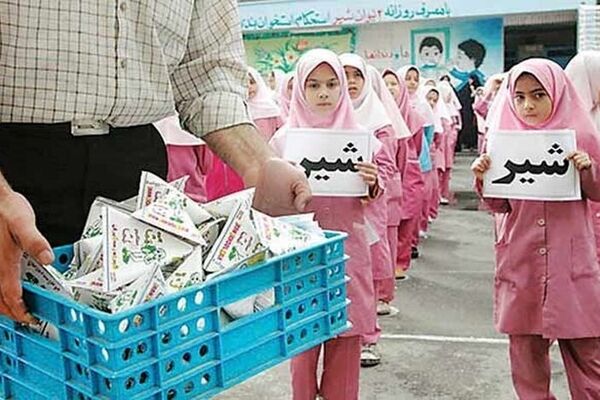 توزیع شیرمدارس نیازمند ۹ همت اعتبار 