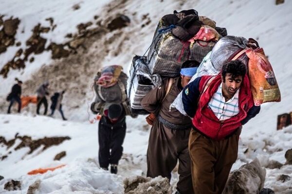 کولبران سالانه چقدر کالا به کشور می‌آورند؟