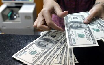 موتور کاهش ارزش پول ملی همچنان فعال است/قیمت‌گذاری دستوری راهکار ثبات ارز نیست
