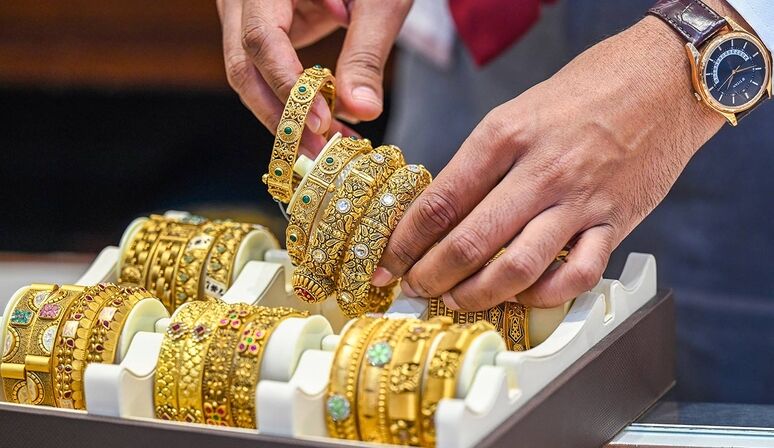 بازار طلا در حال ارزیابی سیگنال‌های فدرال‌رزرو/ معاملات فلزات گرانبها رونق می‌گیرد؟ 