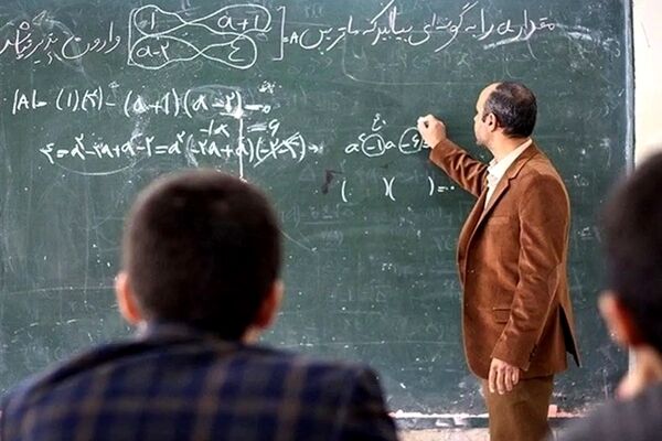 بازنشستگی ۷۲ هزار معلم تا مهر۱۴۰۳/ مطالبات فرهنگیان به بیش از ۷۰ هزار میلیارد تومان می‌رسد