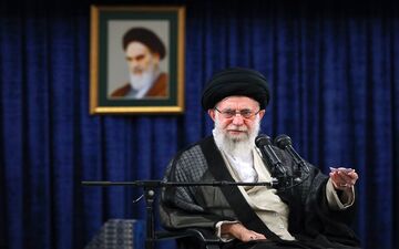 رهبر انقلاب: امنیت شغلی کارگر از وظایف مسئولین است