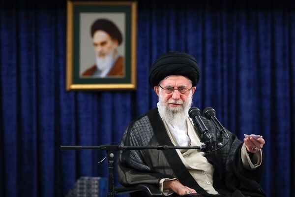 رهبر انقلاب: امنیت شغلی کارگر از وظایف مسئولین است
