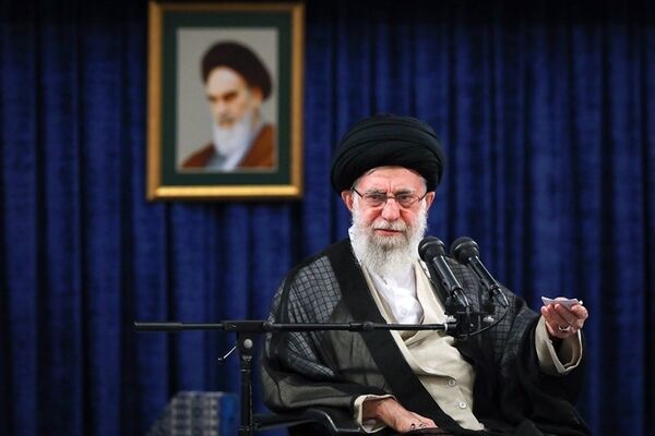 رهبر انقلاب: امنیت شغلی کارگر از وظایف مسئولین است