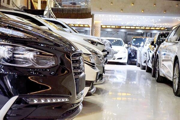 بازار سیاه حواله‌های خودروهای وارداتی / نرخ‌های نجومی خارجی‌ها در بازار