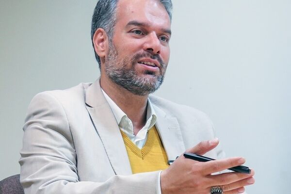 دست به قیمت بنزین بزنیم، مردم معترض کف خیابان می‌آیند