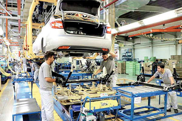 وضعیت قرمز شرکت‌های خودروسازی/  چشم‌انداز تاریک صنعت خودرو