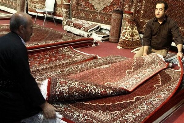 مصوبه گره گشای صنعت فرش پشت سد «ابلاغ» /  انتقاد از تاخیر هفت ماهه وزیر صمت