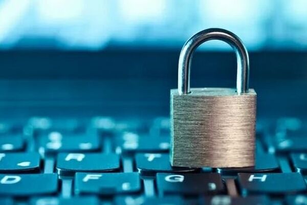 قاضی‌زاده هاشمی: فیلترینگ سرعت اینترنت را کاهش داد