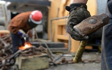 تورم سنگین روی دوش آسیب‌پذیرترین گروه جامعه/حقوق کارگران بیشتر می‌شود؟