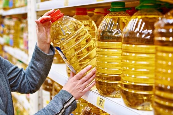 واکنش عباس عبدی به توزیع روغن فاسد و تاریخ گذشته+ عکس 