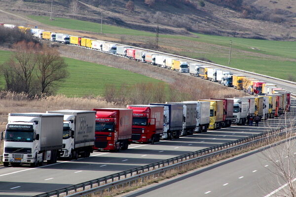 کسی صدای خُردشدن استخوان راننده‌ها را نشنید / افزایش چالش معیشتی رانندگان ماشین‌های سنگین