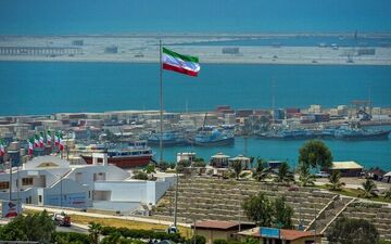 امکان افزایش درآمد سرانه از طریق مناطق آزاد/ دخالت بانک مرکزی و گمرک در مناطق آزاد باید قطع شود