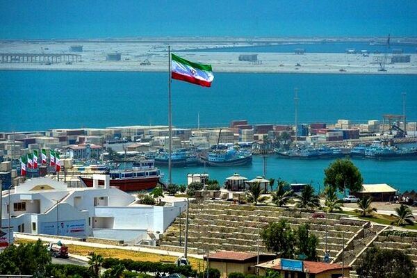 امکان افزایش درآمد سرانه از طریق مناطق آزاد/ دخالت بانک مرکزی و گمرک در مناطق آزاد باید قطع شود