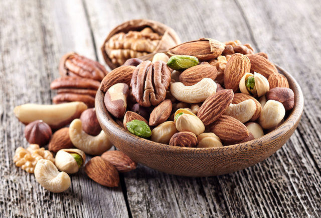 صادرات خشکبار ۷۰ درصد کاهش یافت / باغداران نرخ دلار را ساعتی رصد می‌کنند
