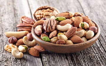 صادرات خشکبار ۷۰ درصد کاهش یافت / باغداران نرخ دلار را ساعتی رصد می‌کنند