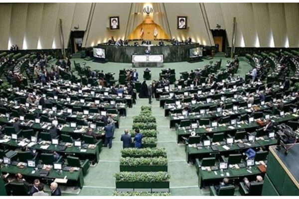 ادامه جنجال‌ها درباره افزایش سن بازنشستگی 