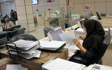 جزئیات افزایش پلکانی حقوق کارمندان/کدام گروه بیشترین حقوق را می‌گیرند؟+جدول