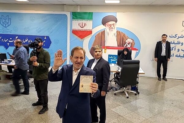 انتقاد معاون اول دولت یازدهم از وضعیت اقتصادی/ جهانگیری برای تورم و فقر نسخه دارد؟