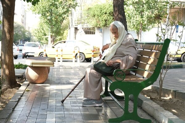 تایید کاهش سن بازنشستگی زنان شاغل/اجرای ماده۱۷ قانون حمایت از خانواده