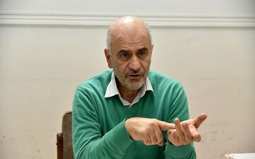 مومنی، اقتصاددان: خدا رحم کرده قیمت ارز را کنترل کردید!