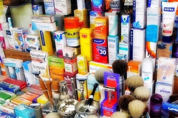 بازار در انحصار محصولات زیرپله‌ای / تمام لوازم بهداشتی و آرایشی خارجی قاچاق یا فیک است؟