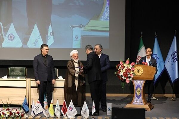 تقدیر از بانک سینا در همایش بانکداری اسلامی