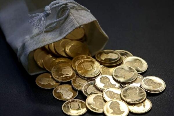 حراج‌ها قیمت ذاتی سکه را تغییر نمی‌دهد / خود خاندوزی حاضر است، دلارهایش را ۴۲ هزار تومان بفروشد؟