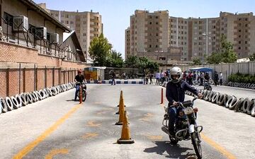 میزان دستمزد پیک موتوری در سال 1403 چند است؟