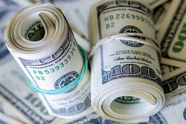 سرمایه‌گذاری روی دلار بهتر است یا صندوق ارزی؟