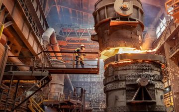 اعلام آمار صادرات فولاد در سال ۱۴۰۲ / رشد 18 درصدی ارزش صادراتی زنجیره فولاد