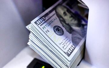 حرکت دلار روی ریل گرانی/  اسکناس آمریکایی کانال 55هزار تومانی را فتح می‌کند؟