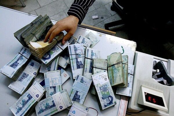 پرداخت ۱۵۰ هزار میلیارد تومان حقوق ماهانه به کارمندان