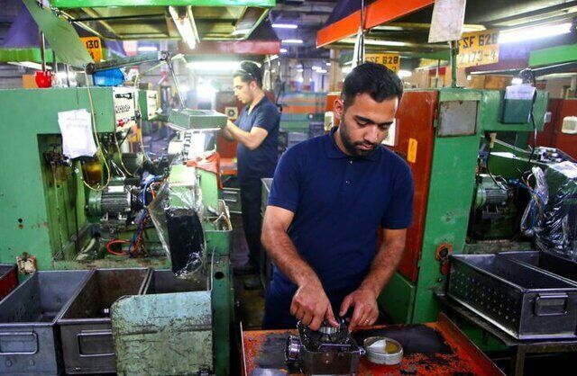 ابهام در آیین‌نامه ساماندهی نظام پرداخت نیروهای شرکتی/حقوق کارگران تغییر نمی‌کند؟