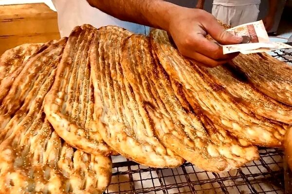 علت ظهور پدیده نان چند نرخی در سراسر کشور چیست؟