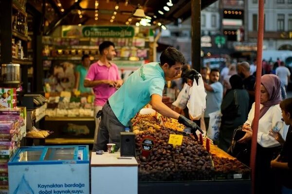 رکورد جذب گردشگر در دست همسایه ایران