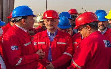 مدیرعامل شرکت ملی نفت به منظور بررسی طرح‌های صنعت نفت به اهواز رفت