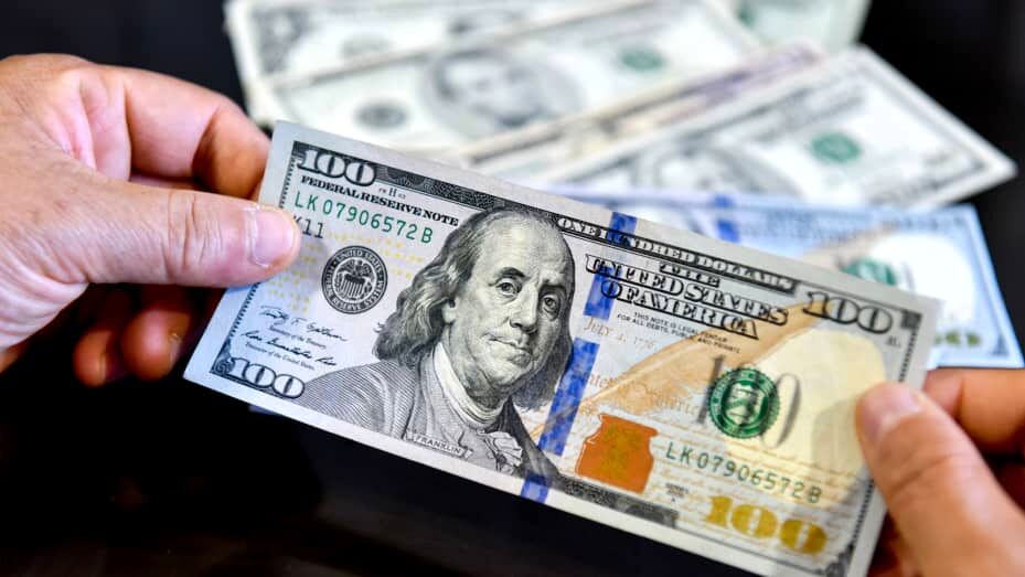 پیش‌بینی کاهش ۲۰تا۳۰هزار تومانی قیمت دلار