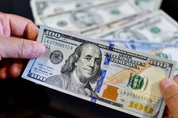 عملیات ویژه دولت در بازار ارز/  قیمت دلار نزولی می‌شود؟