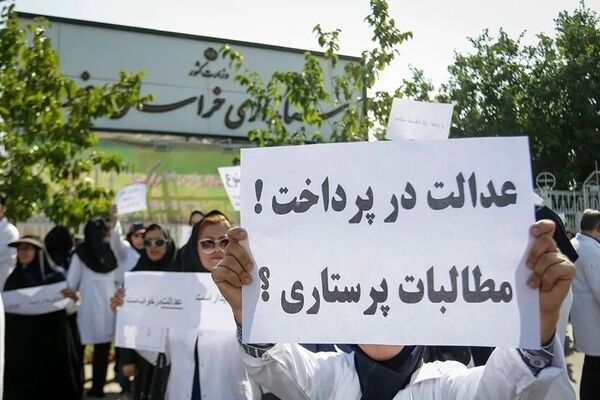 جزئیات جدید از فوق‌العاده خاص کارمندان/ این گروه از کادر درمان مشمول افزایش حقوق شدند
