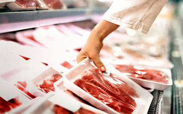 عرضه قطره‌چکانی گوشت قرمز در فروشگاه‌های زنجیره‌ای / مرغ در میادین میوه‌ و تره‌بار هم کمیاب است