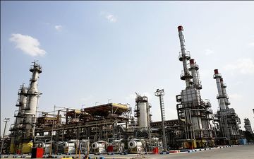 ۴ مدیر پالایشگاه نفت تهران بازداشت شدند 