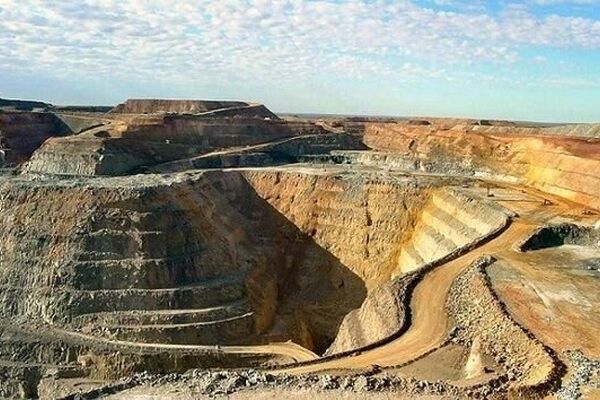 معادن متوسط و کوچک در خطر تعطیلی هستند