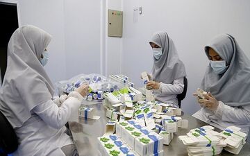 بحران افزایش هزینه‌های درمان بازنشستگان/ روش عجیب تامین منابع برای خرید دارو